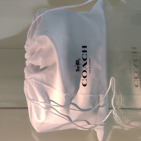 New! Studio Shoulder Bag - Picture 14 of 14